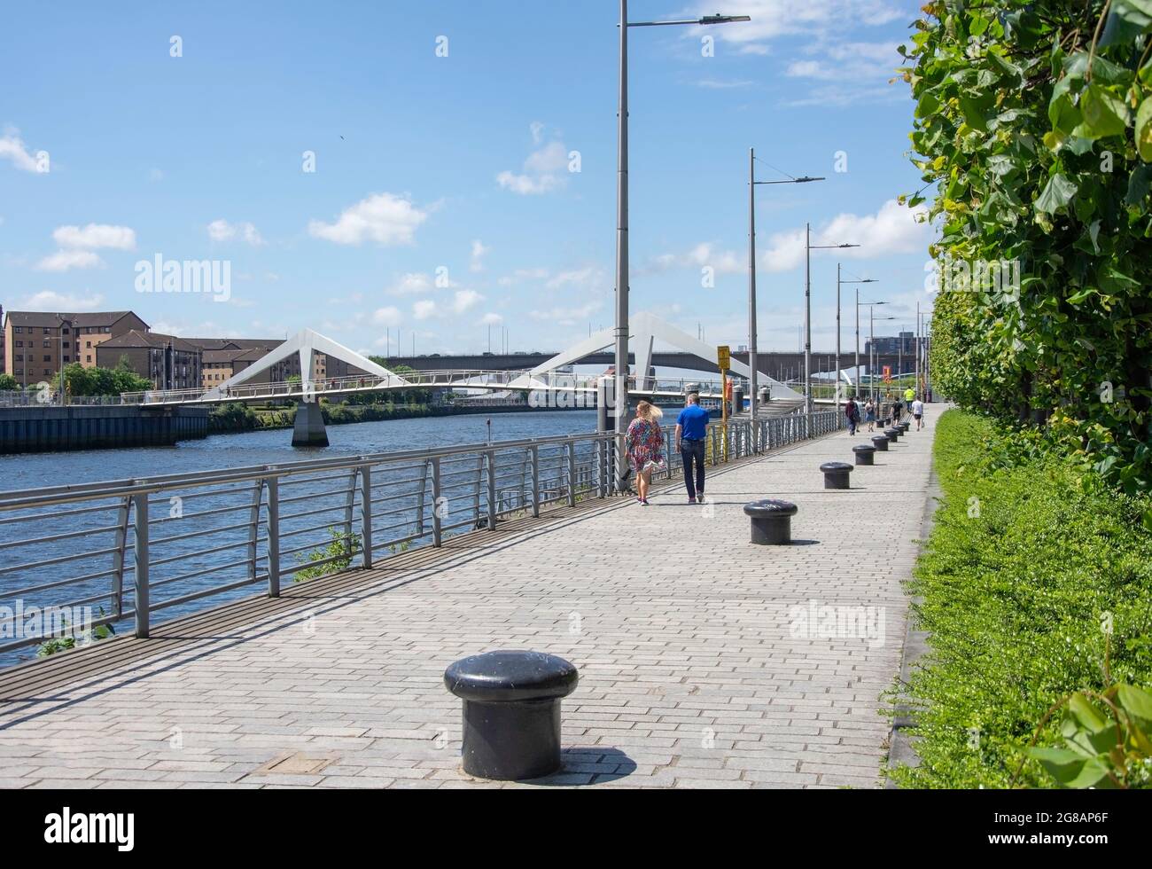 Squiggly Bridge dal River Clyde Riverside Walk, Glasgow City, Scozia, Regno Unito Foto Stock