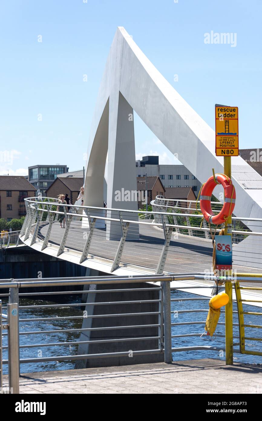 Squiggly Bridge attraverso il fiume Clyde, Glasgow City, Scozia, Regno Unito Foto Stock