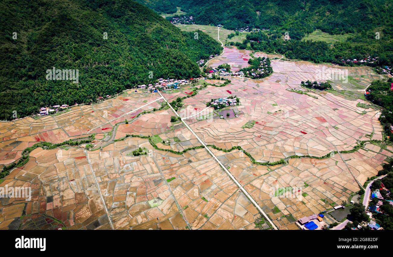 Bella valle con acqua nel distretto di mai Chau nord del Vietnam Foto Stock