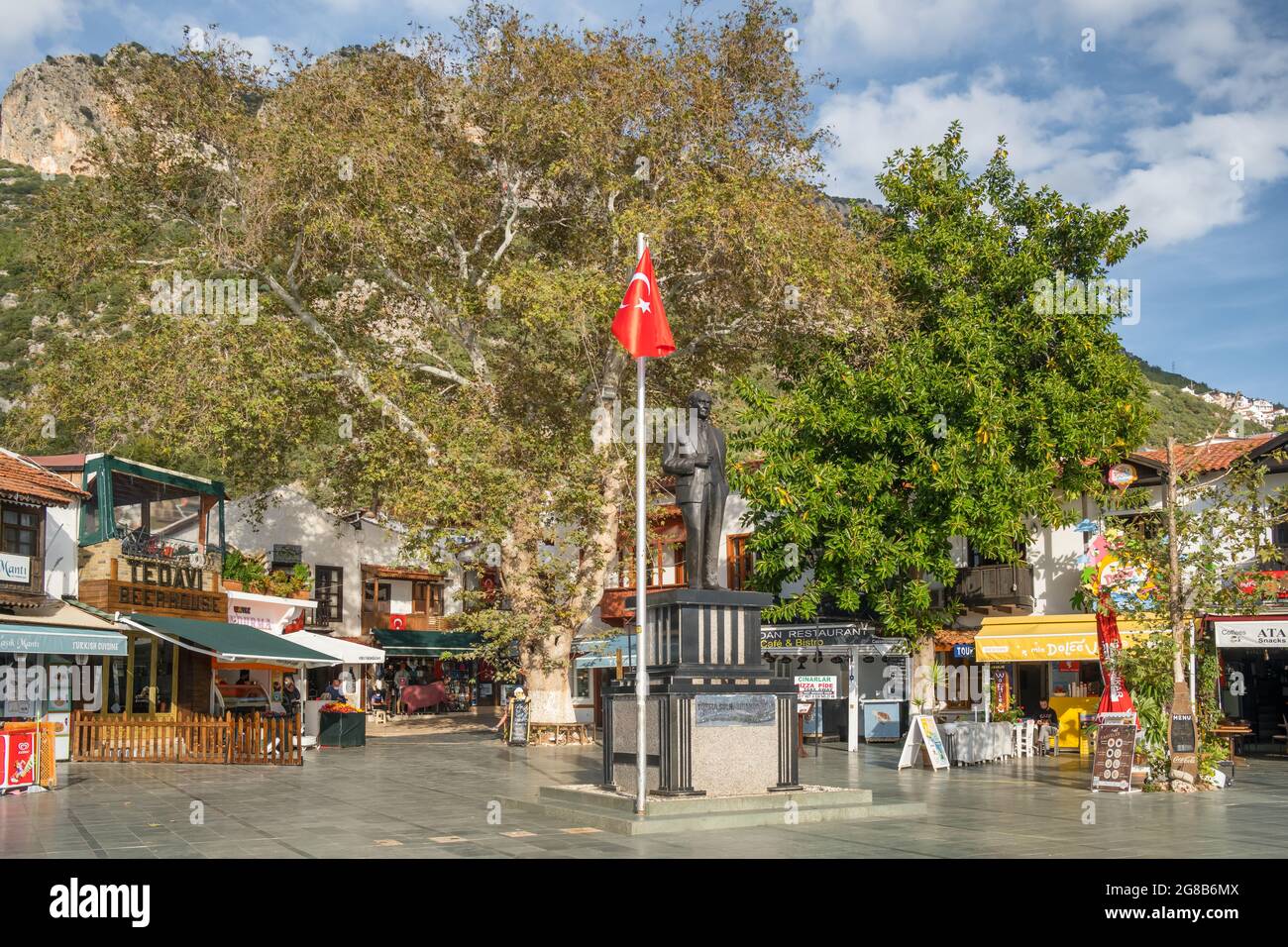 La piazza principale della cittadina mediterranea Kas in Turchia. Foto Stock