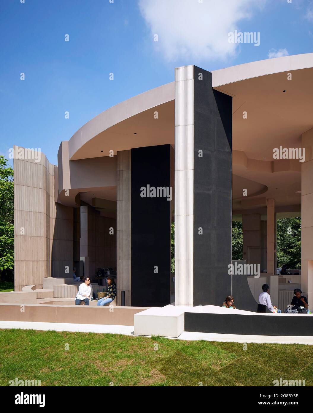 Dettaglio del Padiglione Serpentine con posti a sedere. Serpentina Pavilion 2021, Londra, Regno Unito. Architetto: Counterspace, 2021. Foto Stock
