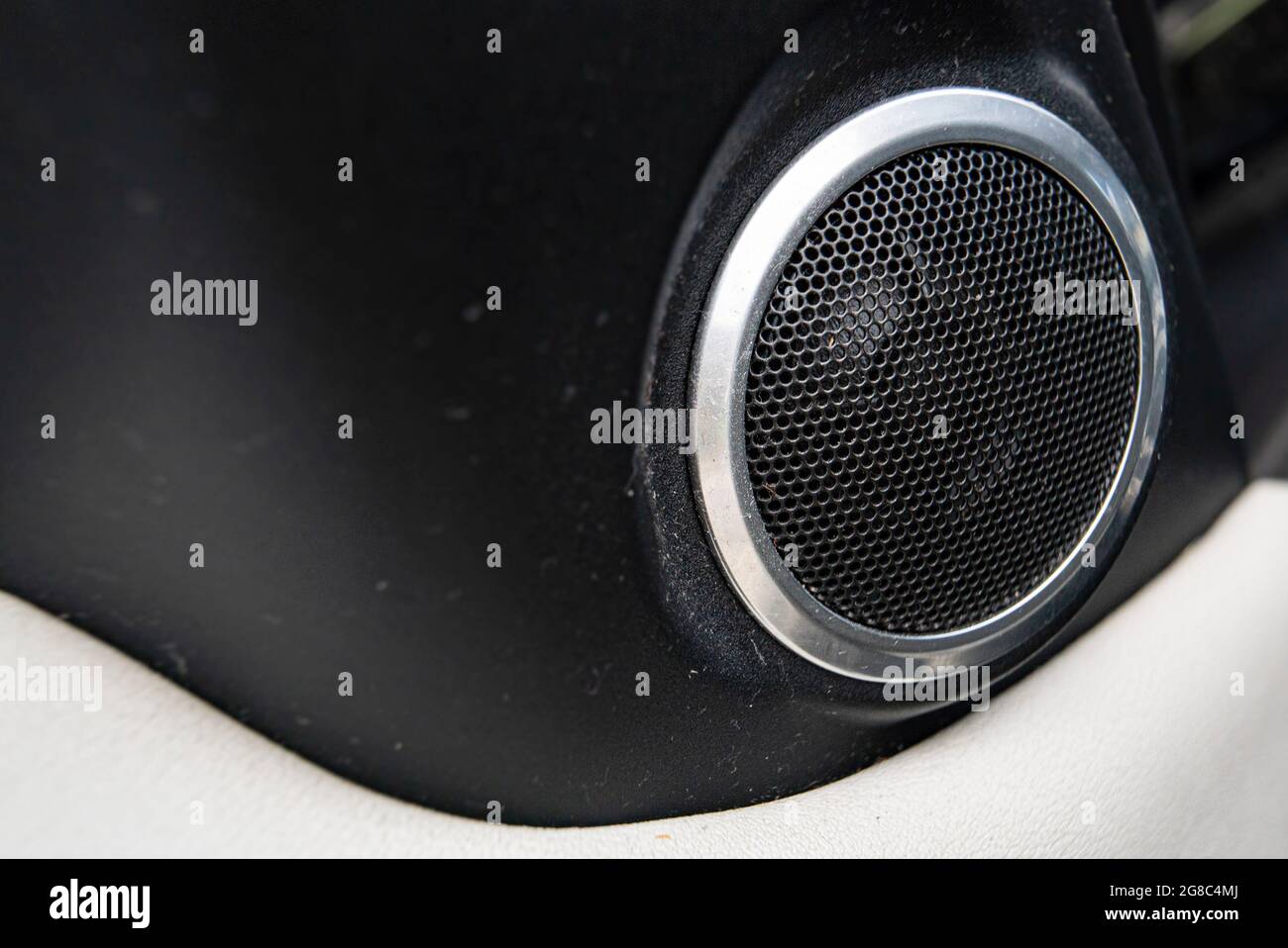 Riprese macro con messa a fuoco selettiva con speaker per auto Foto Stock
