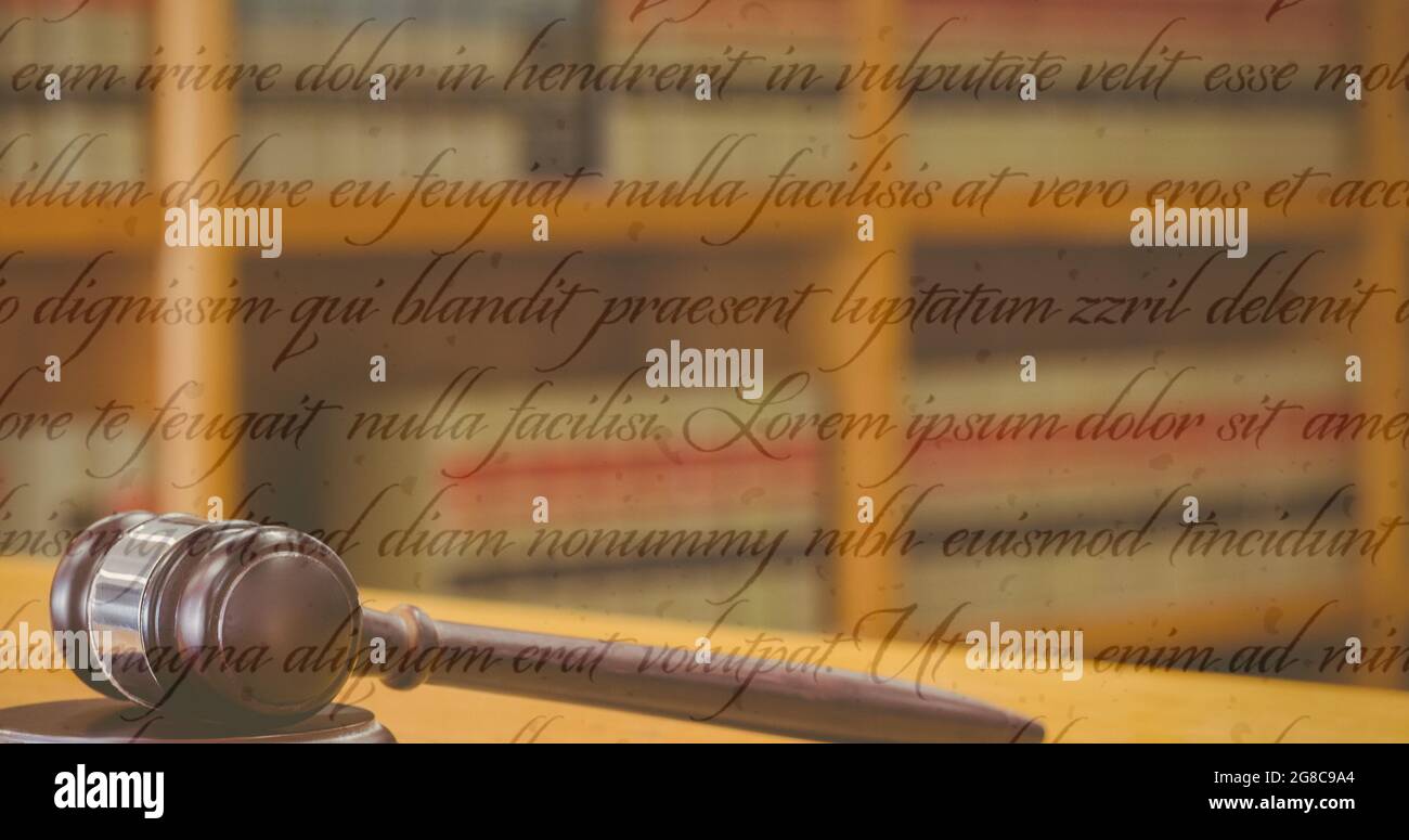 Testo della Costituzione contro la chiusura del mallet nella sala di corte Foto Stock