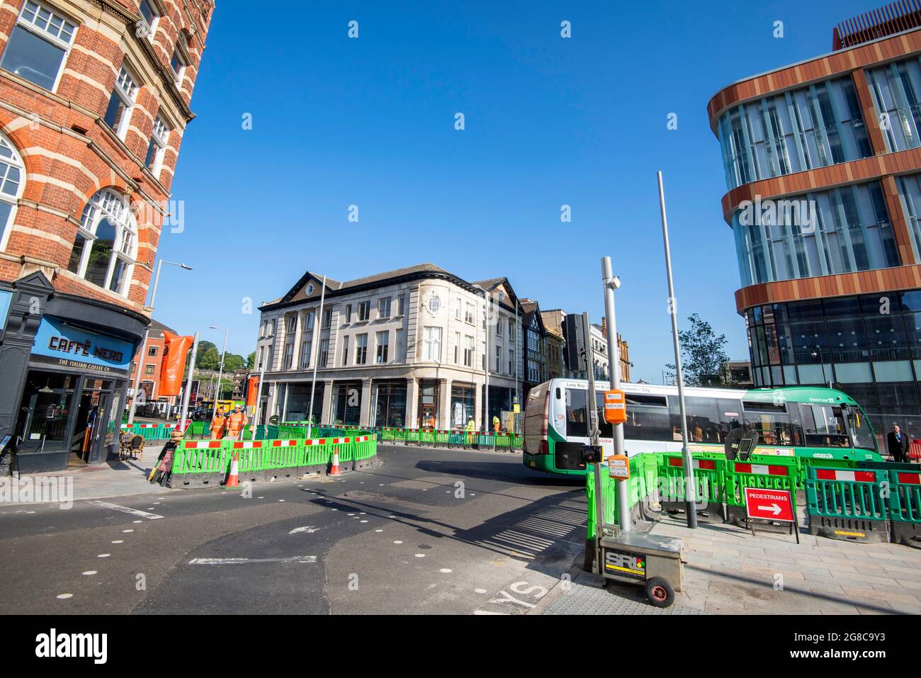 Mattina estiva su Canal Street, sul lato sud di Nottingham City, Nottinghamshire Inghilterra Regno Unito Foto Stock