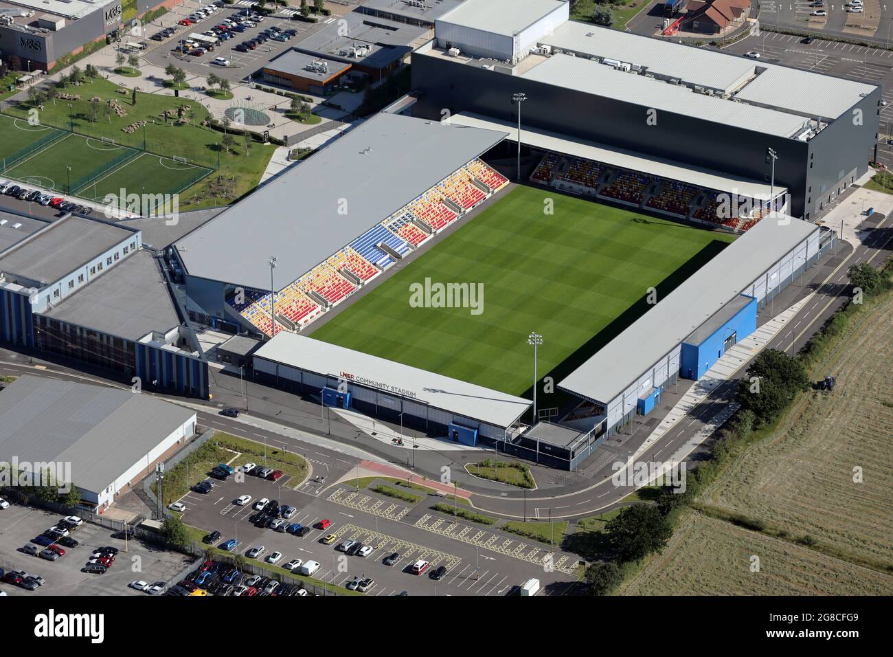Vista aerea dello York Community Stadium (parte dello York Community Stadium Leisure Complex), Huntington, York, Yorkshire Foto Stock