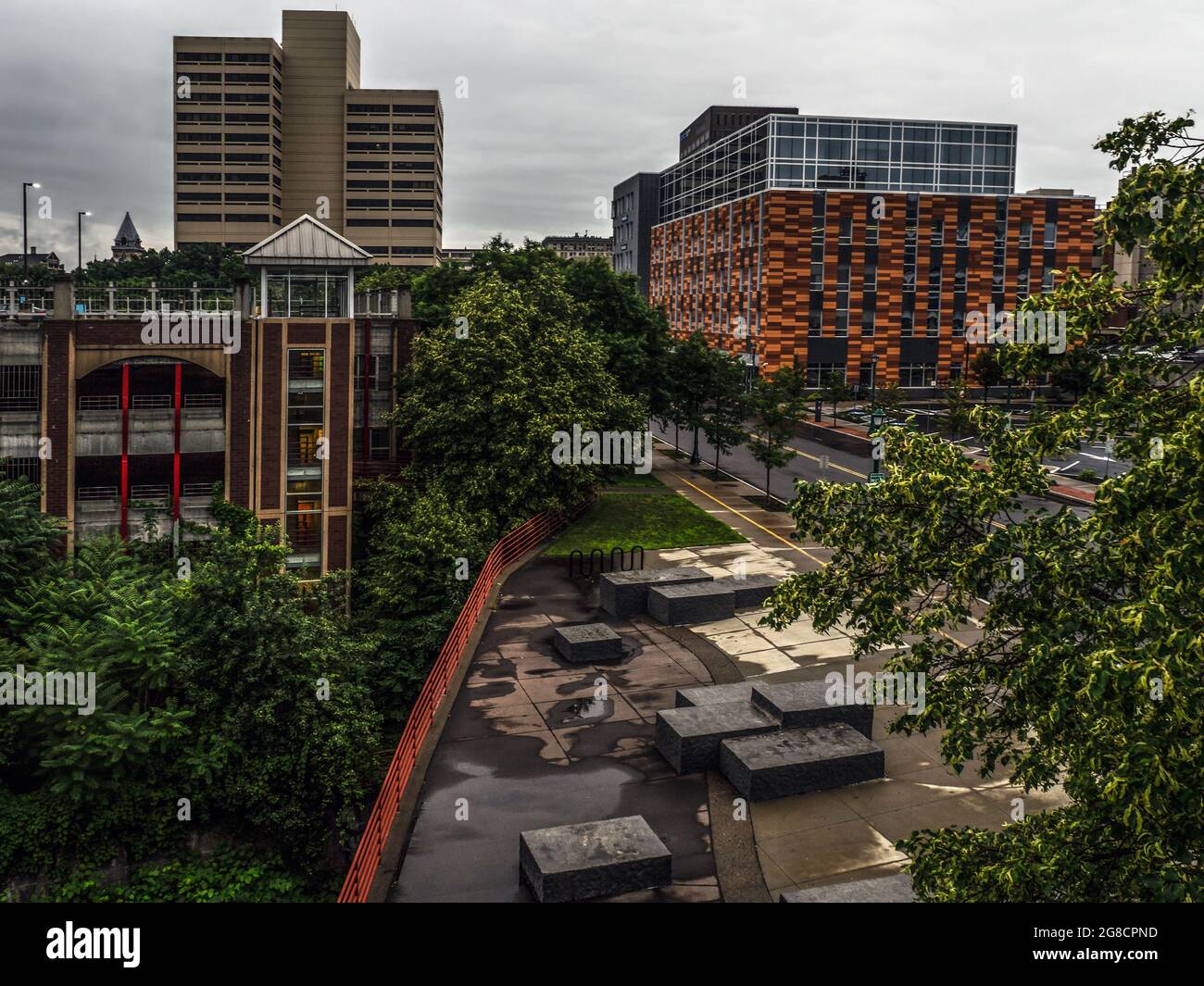 Syracuse, New York, Stati Uniti. 17 luglio 2021. Vista lungo West Washington Street nel centro di Syracuse, New York Foto Stock
