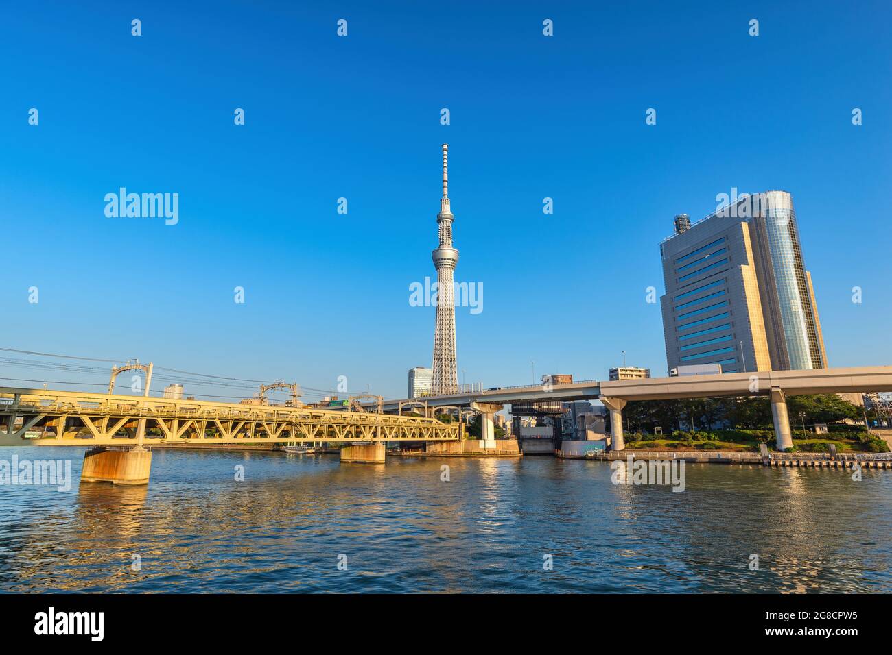 Tokyo, Giappone - 26 Ottobre 2017 : Tokyo Giappone, skyline della città al fiume Sumida e Sky Tree Foto Stock