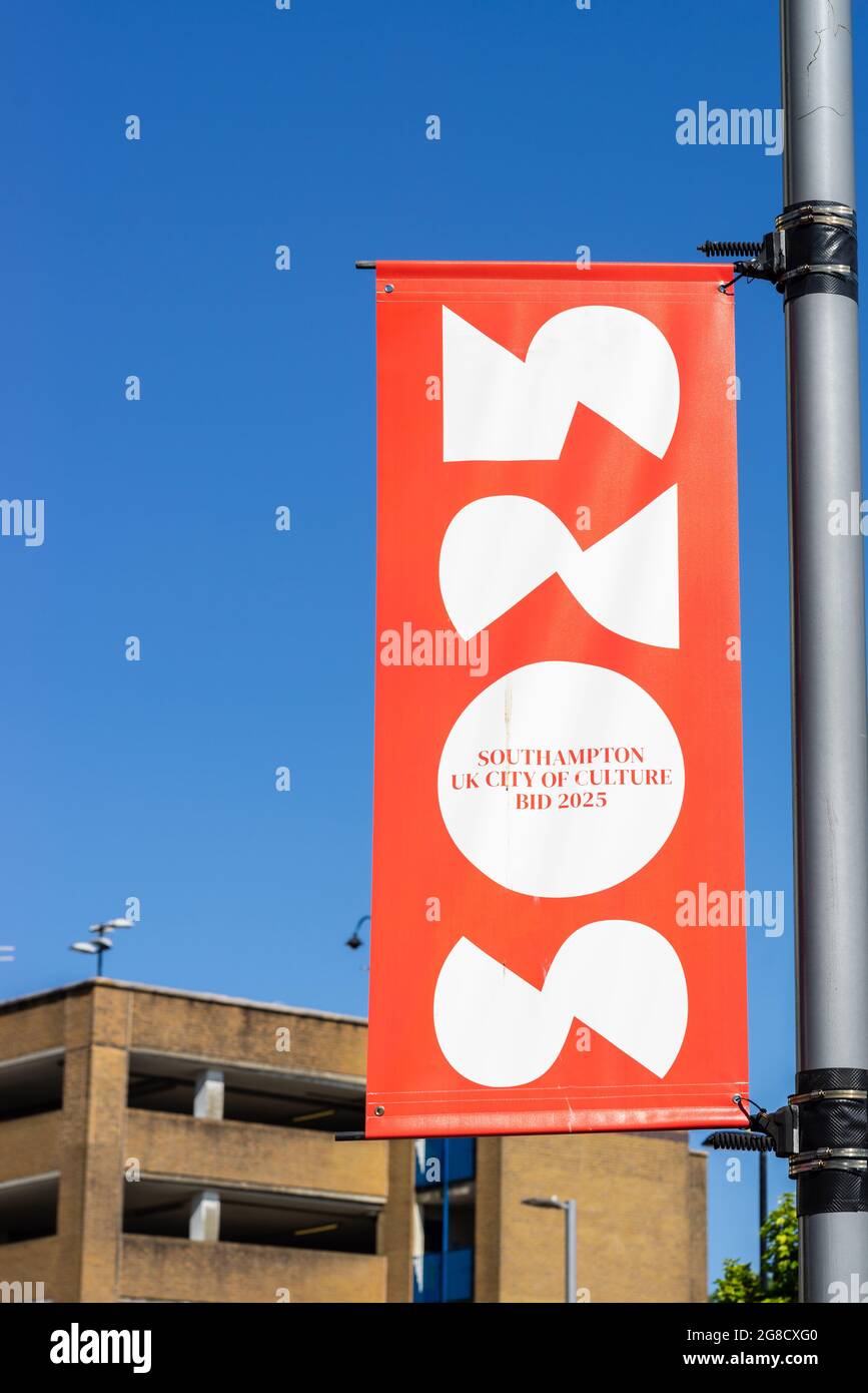 SO 25 - Banner per l'offerta di Southampton di essere città della cultura nel 2025, Southampton, Hampshire, Inghilterra, Regno Unito Foto Stock