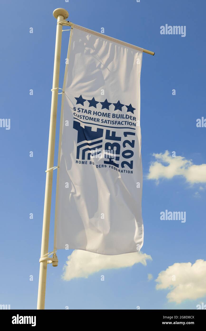Home Builders Federation banner di bandiera pubblicitaria per un nuovo sviluppo di alloggi. REGNO UNITO Foto Stock