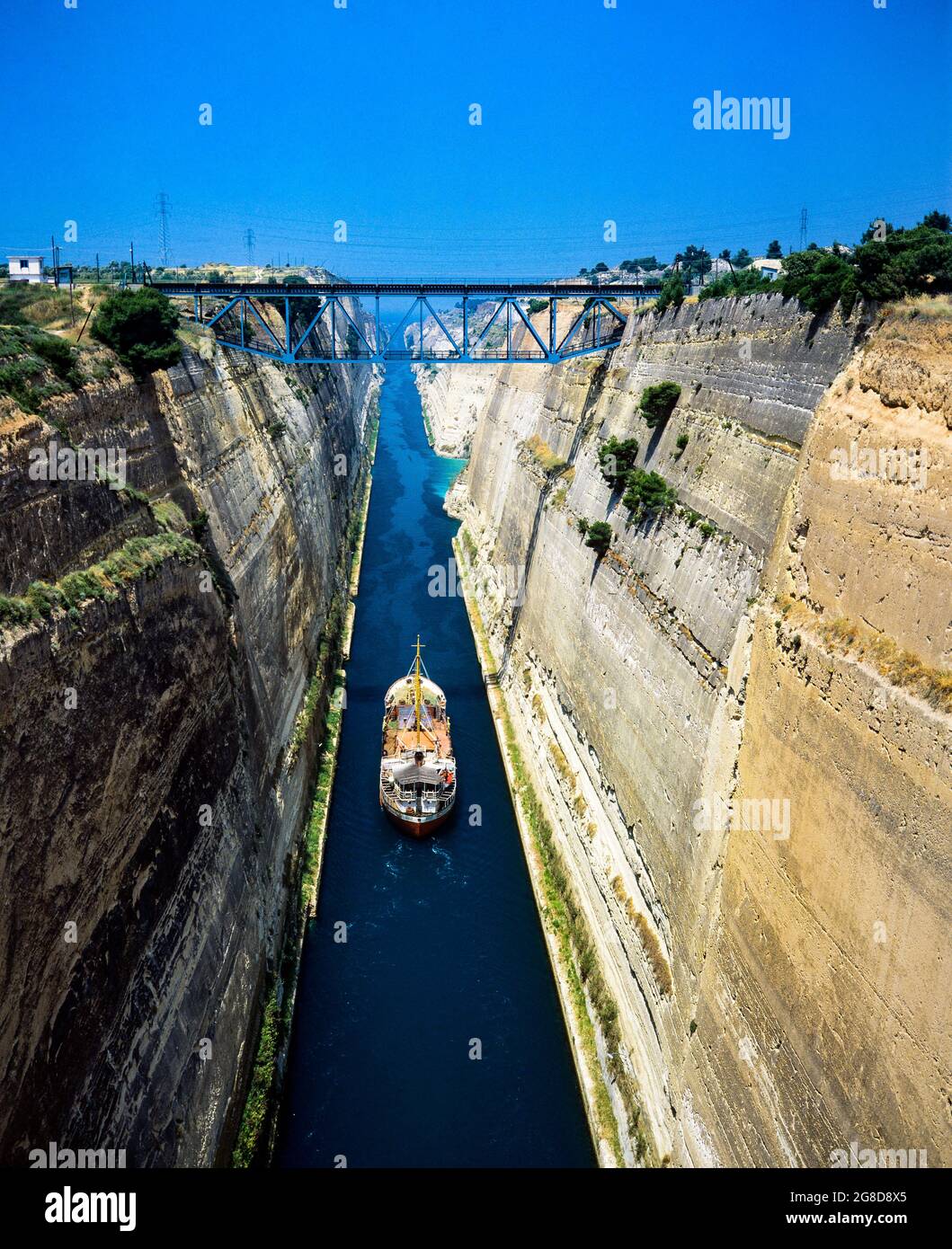 Canale di Corinto, traversata in cargo-boat, Istmo di Corinto, Peloponneso, Grecia, Europa, Foto Stock