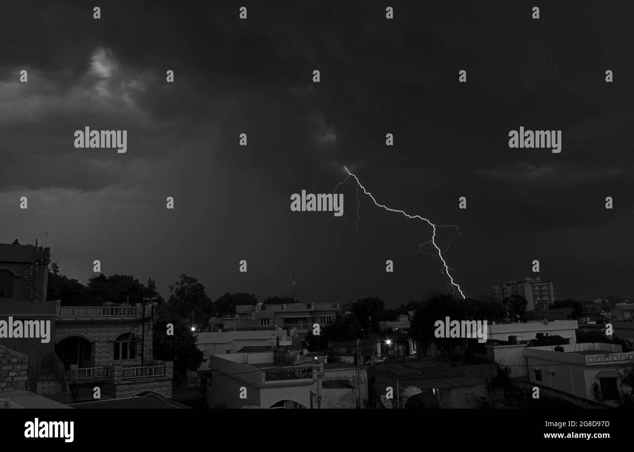 Fulmine da un paesaggio urbano Foto Stock