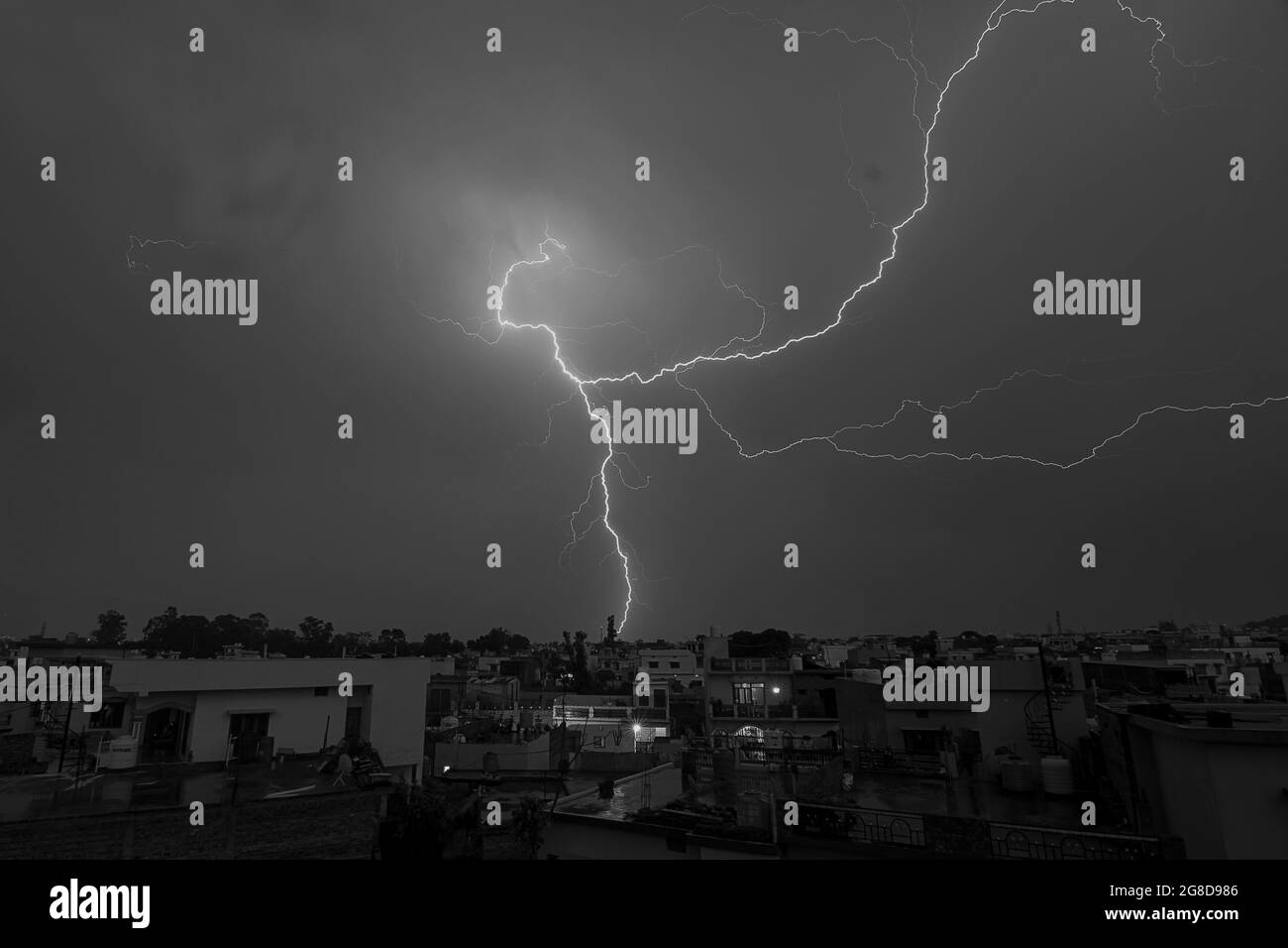 Fulmine da un paesaggio urbano Foto Stock