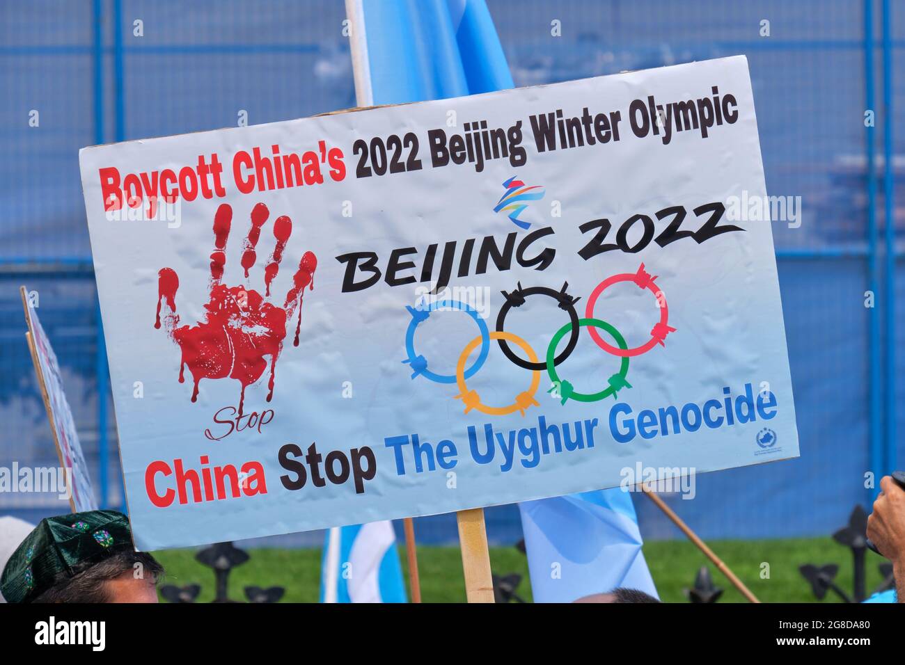 Ottawa, Canada. 19 luglio 2021. Protesta contro il genocidio dei musulmani di Uyghur perpetrato dall'attuale regime cinese di fronte al Parlamento canadese. Chiede azioni concrete da parte del governo canadese e boicottaggio delle Olimpiadi invernali del 2022 a Pechino. Credit: Meanderingemu/Alamy Live News Foto Stock