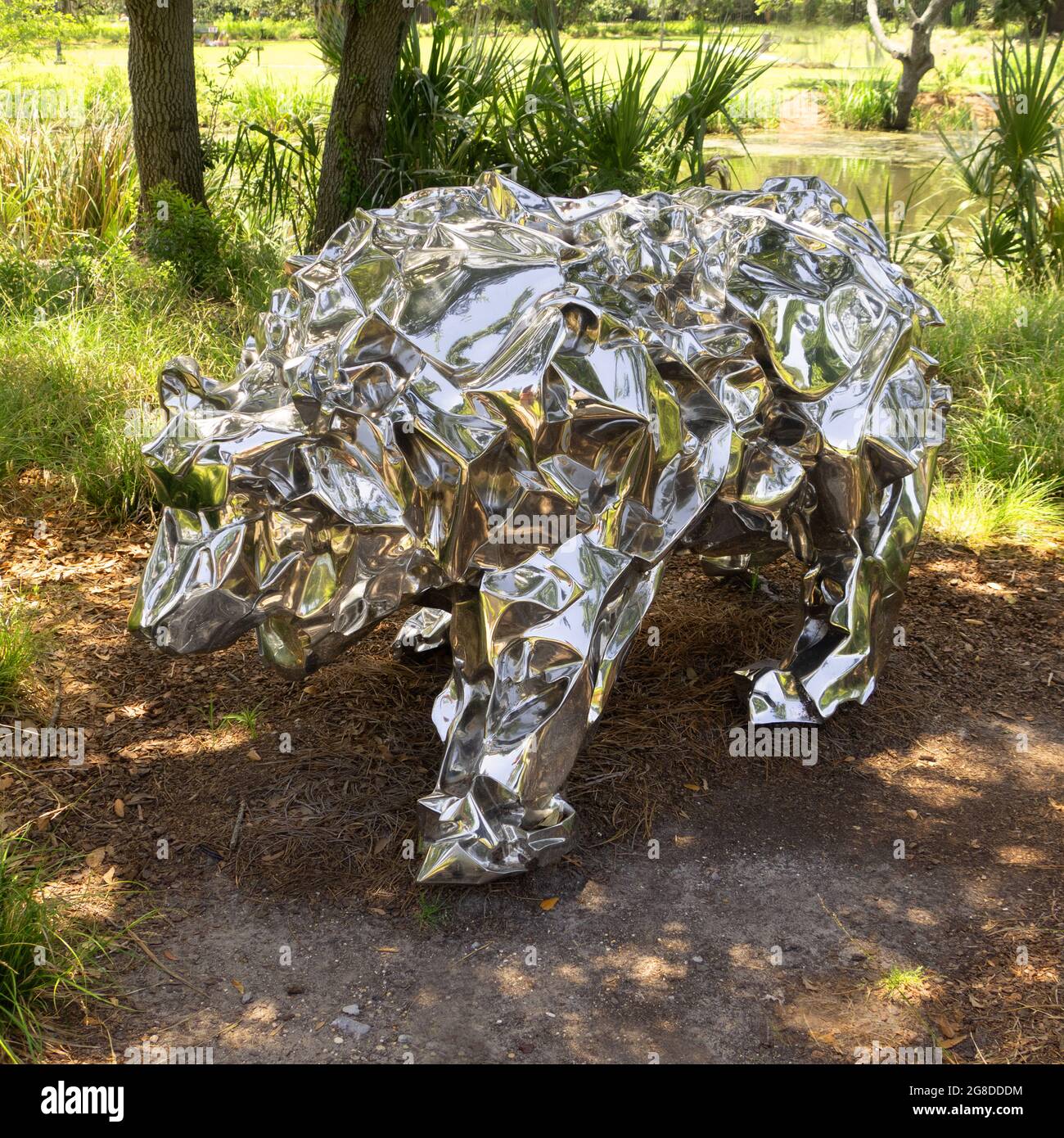 Gehry scultura di un orso nel giardino di scultura del New Orleans City Park. Foto Stock