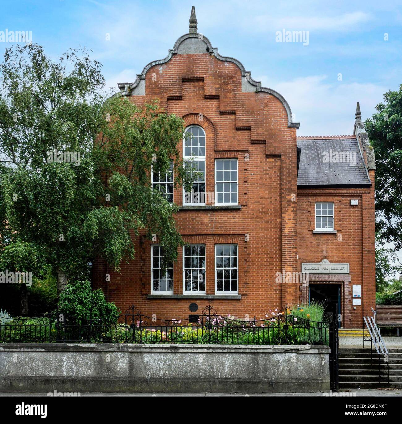 La Carnegie Free Library a Malahide, Dublino. Costruito nel 1909 ad un costo di £1000, uno dei molti finanziato dal filantropo scozzese Andrew Carnegie. Foto Stock