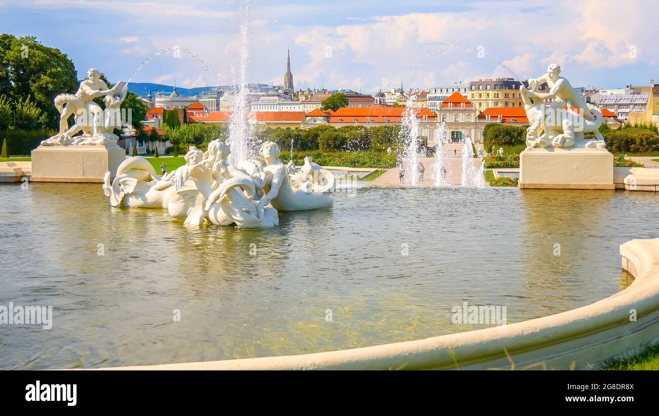 Fontana nel parco Belvedere Schlossgarten a Vienna, Austria Foto Stock