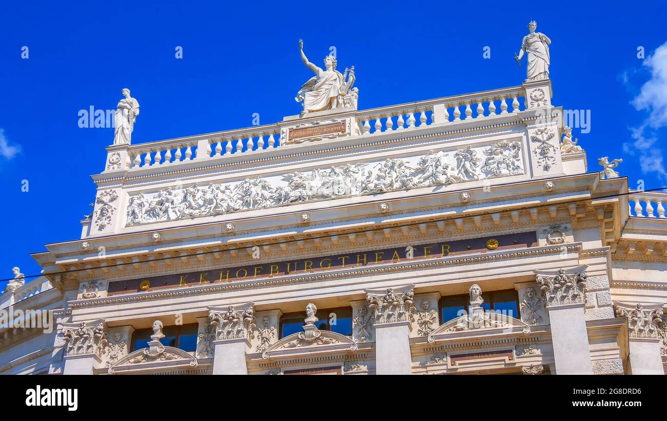 Il Burgtheater originariamente conosciuto come K.K. Theatre An der Burg, poi fino al 1918 come il K.K. Hofburgtheater è il teatro nazionale austriaco di Vienna Foto Stock