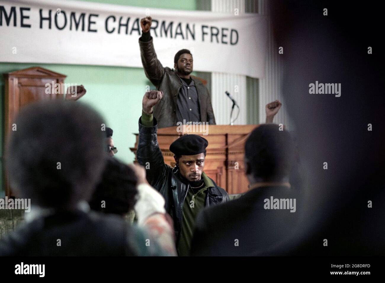 Judas and the Black Messiah è un film biografico statunitense del 2021 sul tradimento di Fred Hampton (interpretato da Daniel Kaluuuya), presidente del capitolo dell'Illinois del Black Panther Party a Chicago alla fine degli anni '60, di William o'Neal (interpretato da Lakeith Stanfield), un informatore dell'FBI. Questa fotografia è esclusivamente per uso editoriale ed è copyright della società cinematografica e/o del fotografo assegnato dalla società di produzione e può essere riprodotta solo da pubblicazioni in concomitanza con la promozione del suddetto film. È richiesto un credito obbligatorio per la società cinematografica. Il Photographe Foto Stock