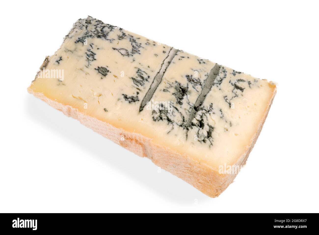 Gorgonzola italiana, una fetta di formaggio a muffa blu isolato su bianco, vista dall'alto, piatto Foto Stock
