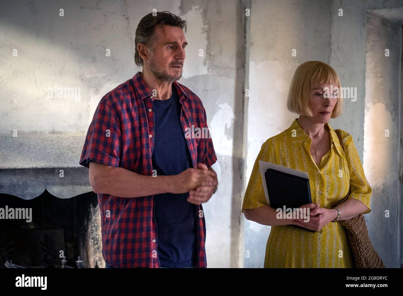 Made in Italy è un film comico-drammatico del 2020 scritto e diretto da James D'Arcy (nel suo debutto cinematografico). È la stella di Liam Neeson, suo figlio, Micheál Richardson, Valeria Bilello e Lindsay Duncan. Questa fotografia è esclusivamente per uso editoriale ed è copyright della società cinematografica e/o del fotografo assegnato dalla società di produzione e può essere riprodotta solo da pubblicazioni in concomitanza con la promozione del suddetto film. È richiesto un credito obbligatorio per la società cinematografica. Il fotografo deve essere accreditato anche quando è noto. Foto Stock