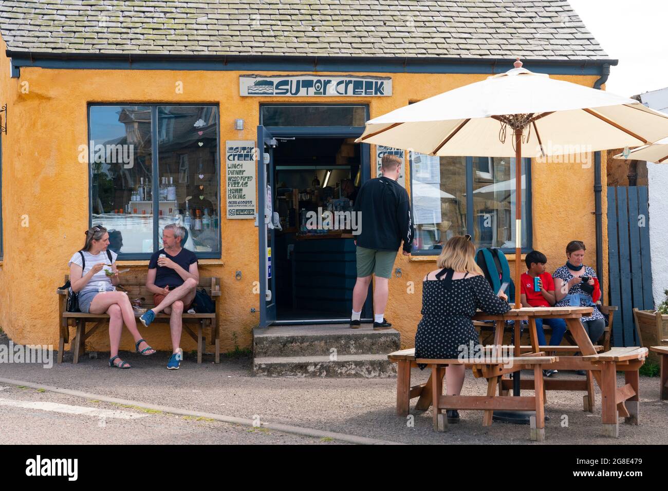 Sutor Creek Cafe nel villaggio di Cromarty sulla Black Isle su Cromarty Firth, Ross e Cromarty, Scozia, Regno Unito Foto Stock