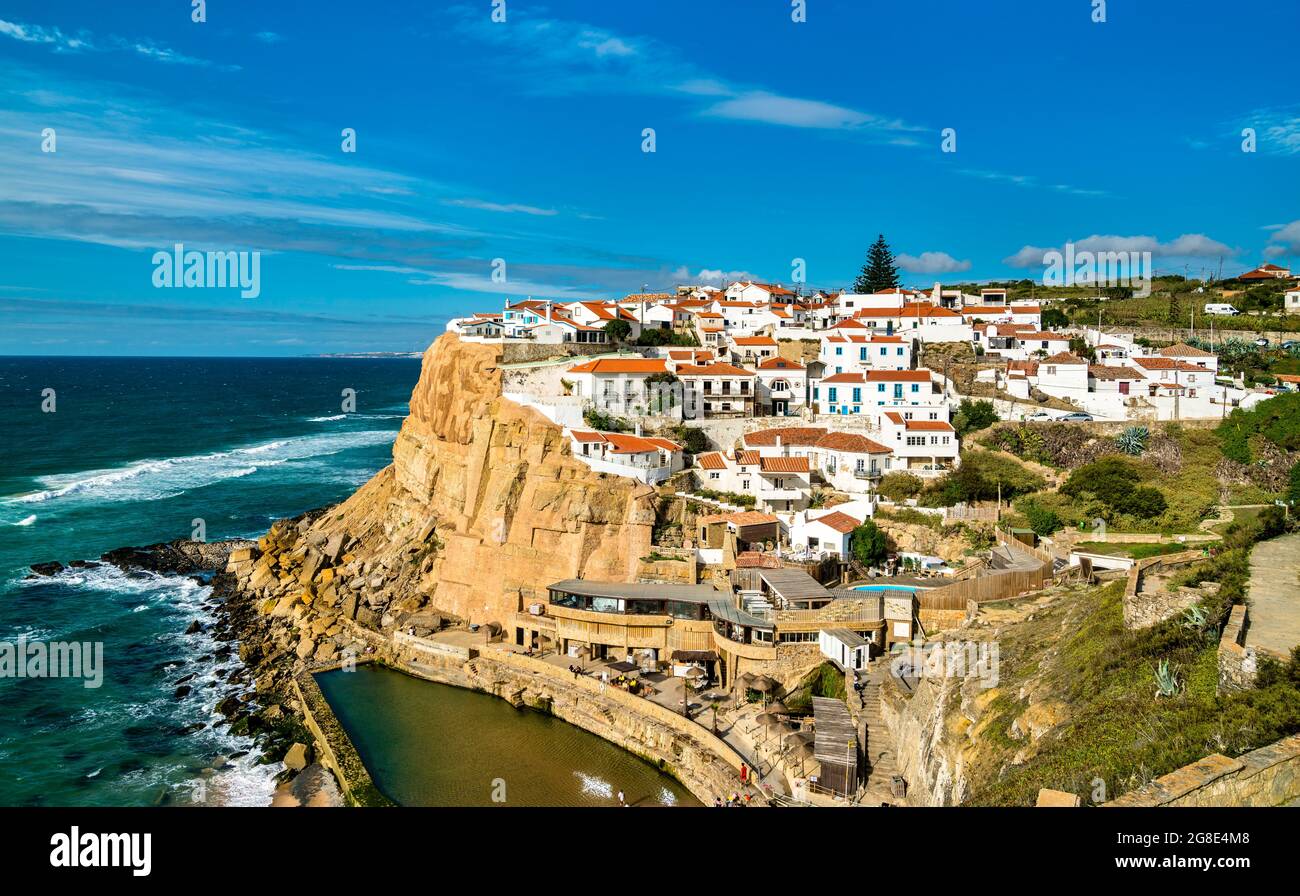 Azenhas do Mar sull'oceano Atlantico - Sintra, Portogallo Foto Stock