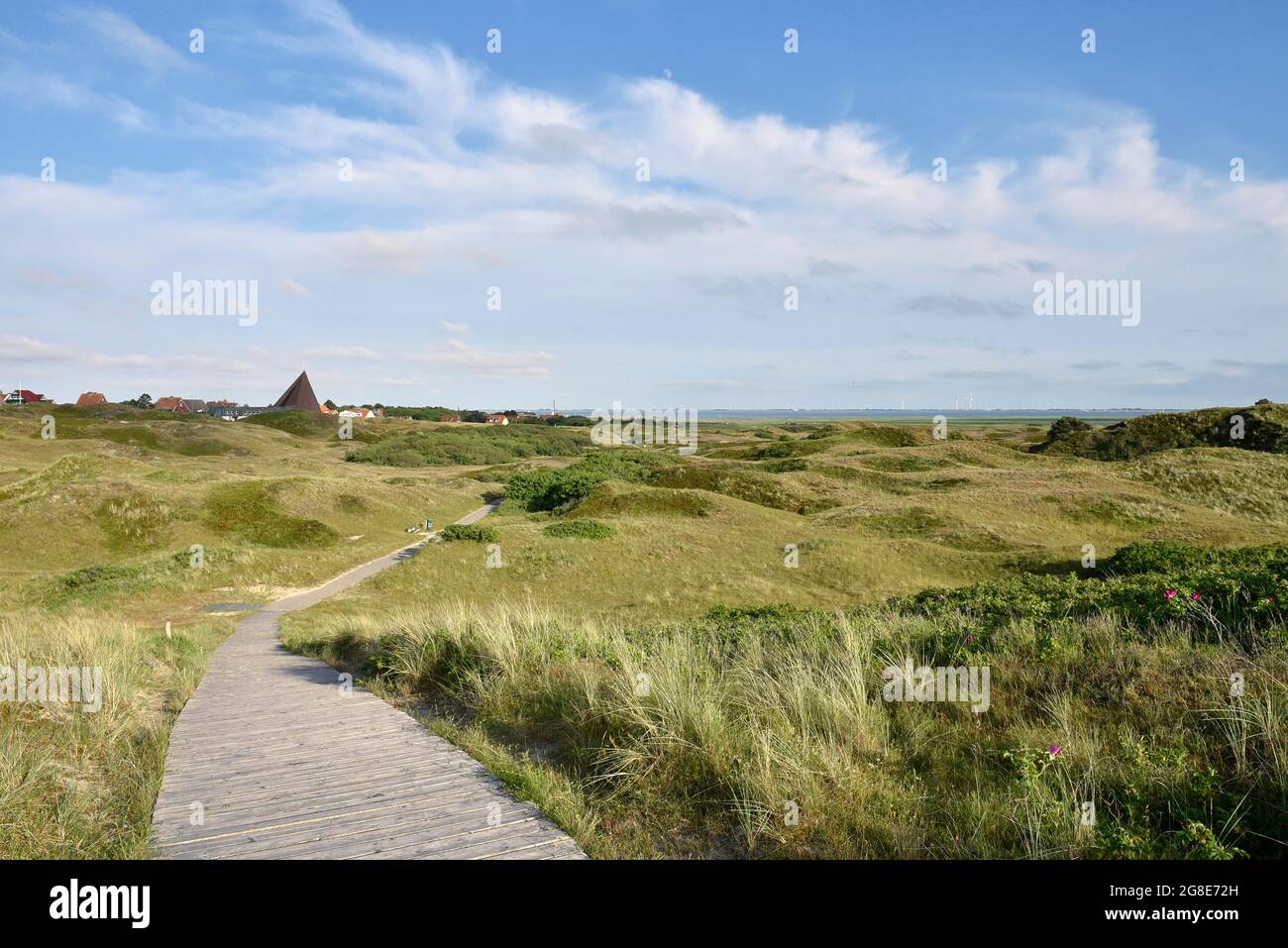 Percorso nella zona delle dune di Spiekeroog, Isola Frisone Est, Frisia Est, bassa Sassonia, Germania Foto Stock