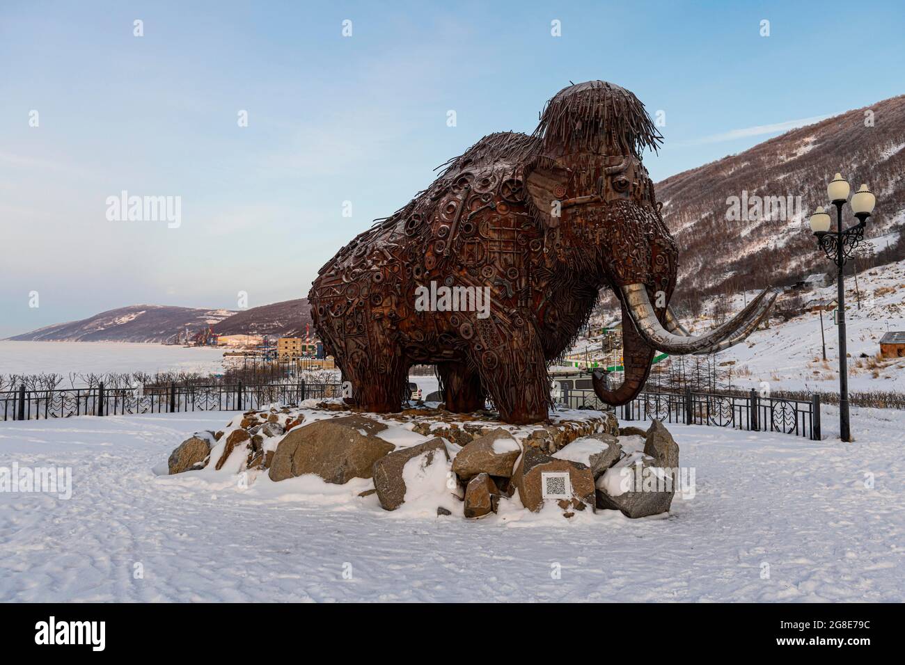 Monumento di Mammoth nella baia di Nagaev, Magadan, Oblast di Magadan, Russia Foto Stock