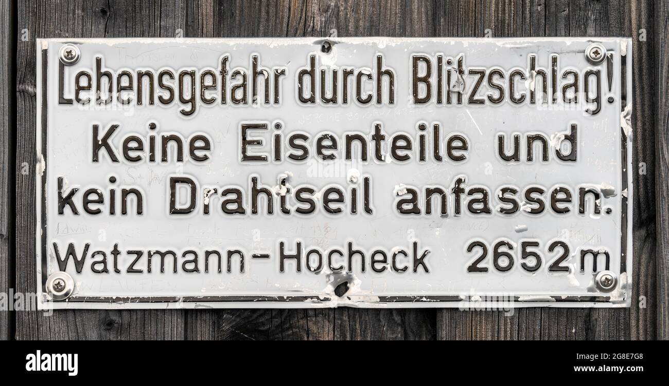 Pericolo di vita a causa di fulmini su via ferrata, pericolo di funi di filo durante temporali in montagna, segno su Watzmann, Berchtesgaden Foto Stock