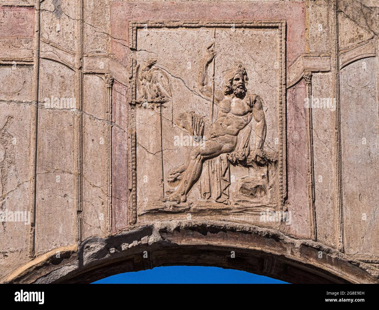 Antico rilievo romano nei complessi termali delle Terme Stabiane o delle Terme Stabiane, Pompei, Campania, Italia Foto Stock