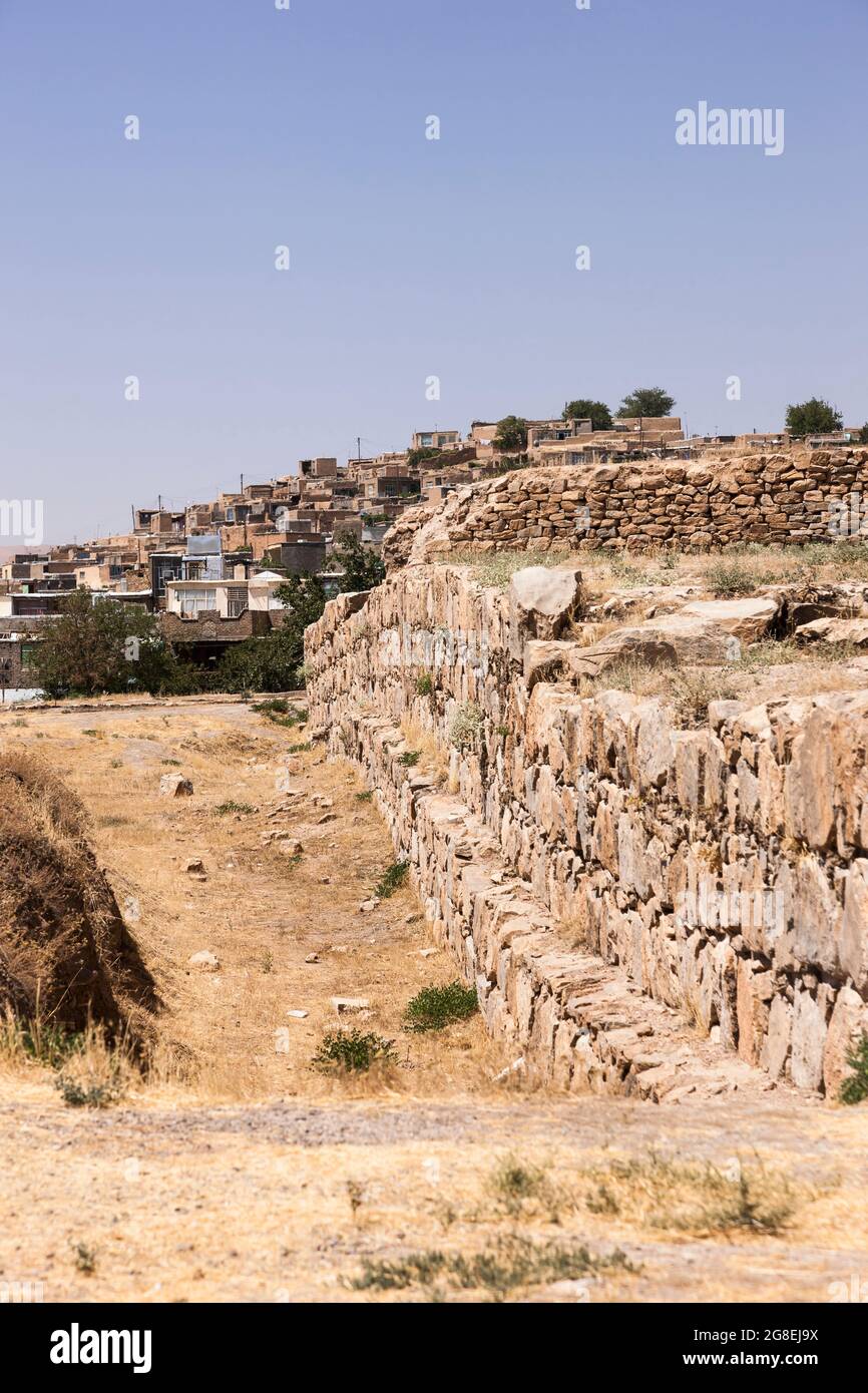 Rovine del tempio di Anahita, Kangavar, provincia di Kermanshah, Iran, Persia, Asia occidentale, Asia Foto Stock