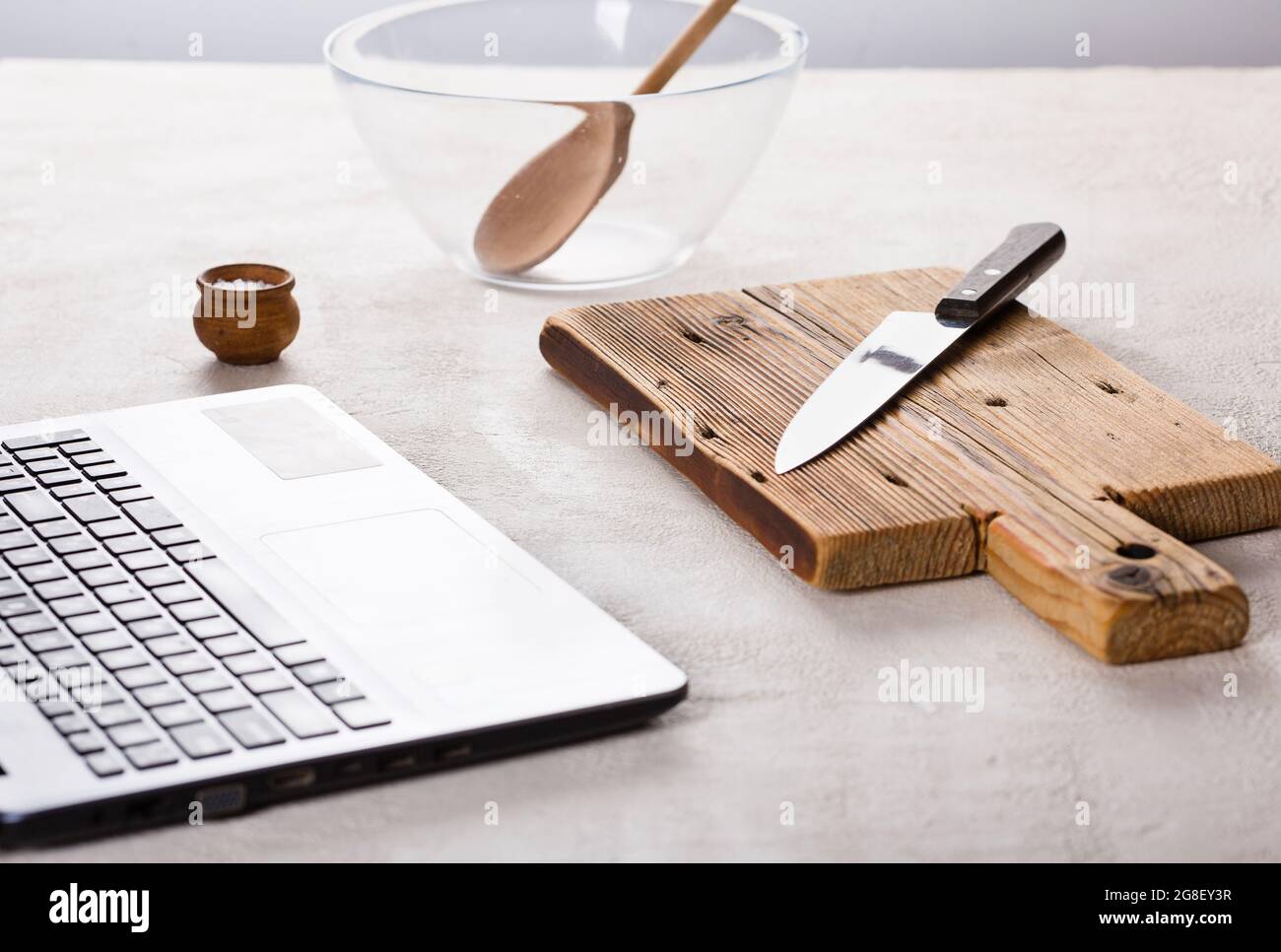 Concetto di formazione online sulle ricette. Webinar, master class, corso di formazione Foto Stock