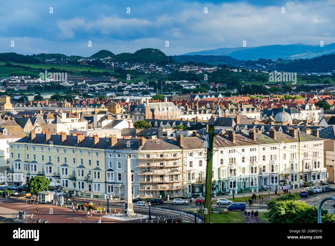 LLANDUDNO, GALLES - 03 LUGLIO 2021: Llandudno è una città costiera del Galles settentrionale. È conosciuta per North Shore Beach e il molo di Llandudno del XIX secolo, con la s. Foto Stock