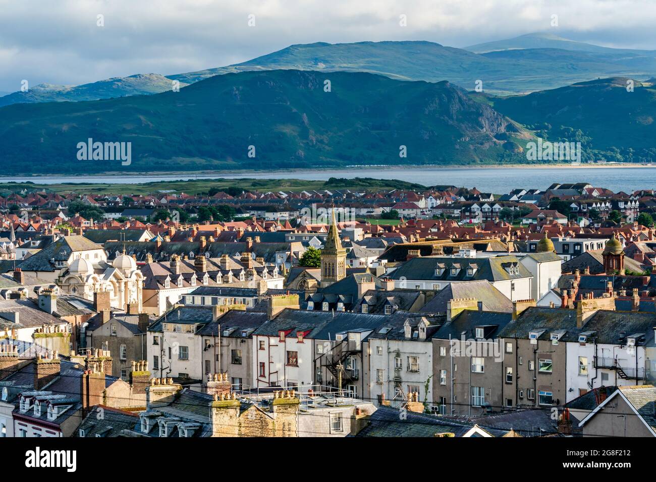 LLANDUDNO, GALLES - 3 LUGLIO 2021: Llandudno è una città costiera del Galles settentrionale. È conosciuta per North Shore Beach e Llandudno Pier del XIX secolo, Foto Stock