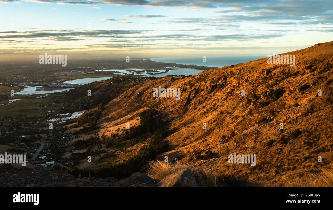 Vista panoramica di Port Hills al tramonto, Canterbury, Isola Sud della Nuova Zelanda Foto Stock