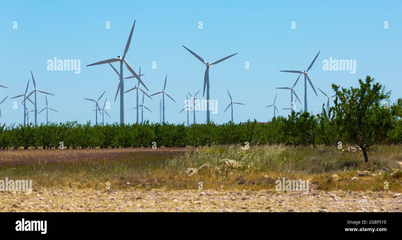 Centrali eoliche vicino alla città di la Muela, Spagna, nessuno Foto Stock