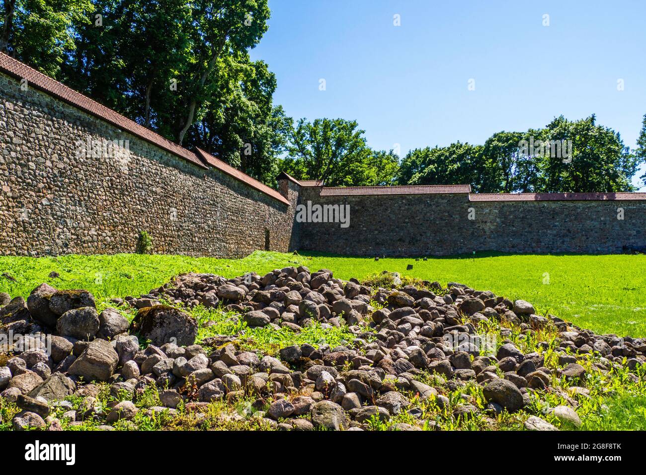 Muro difensivo del castello medievale di Medininkai, Lituania Foto Stock