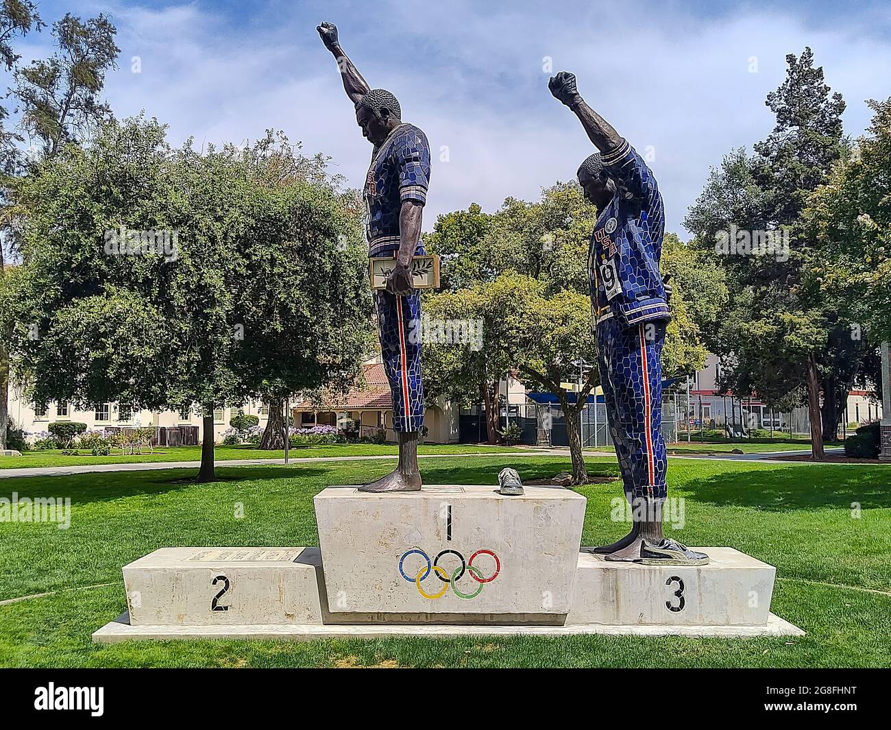 Vista dettagliata della statua nel campus della Città del Messico 1968 Giochi Olimpici San Jose state University studenti-atleti Tommie Smith e John Carlos si trovava Foto Stock