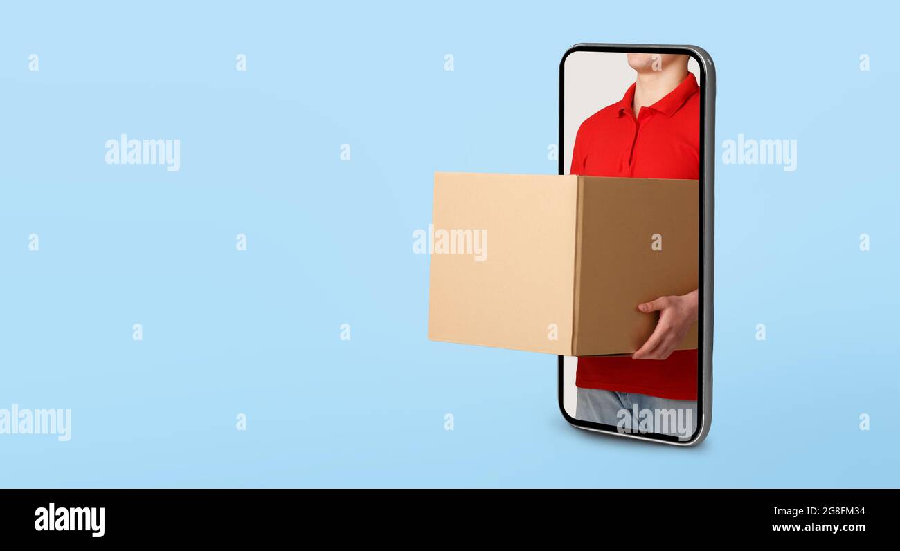 Addetto alla consegna irriconoscibile con scatole all'interno dello schermo dello smartphone Foto Stock
