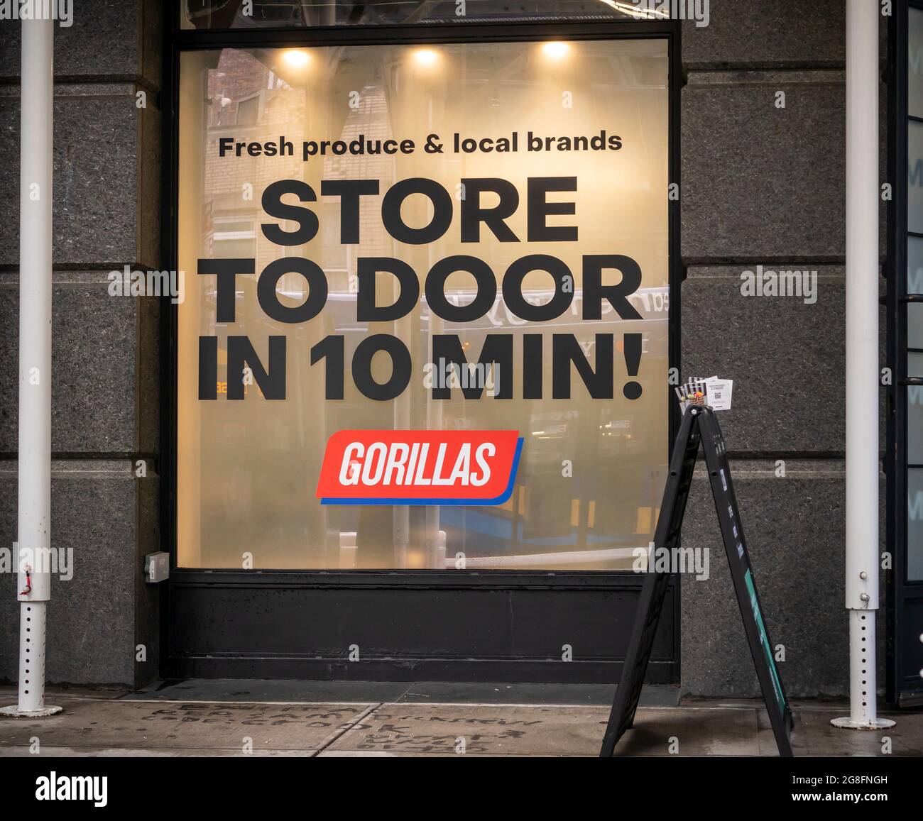 Un negozio di distribuzione per il servizio di consegna di alimentari Gorillas nel quartiere Soho di New York sabato 17 luglio 2021. Gorillas, 1520, Jokr e Frigo non ci sono più in competizione per lo spazio di consegna istantanea a New York. (© Richard B. Levine) Foto Stock