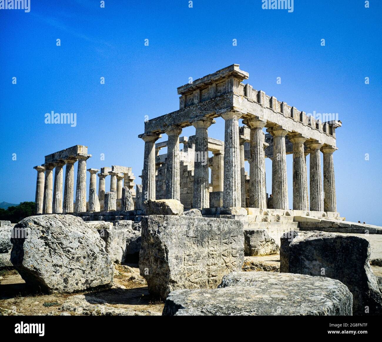 Pietre scolpite, tempio della dea Aphaia, isola di Egina, Grecia, Europa, Foto Stock