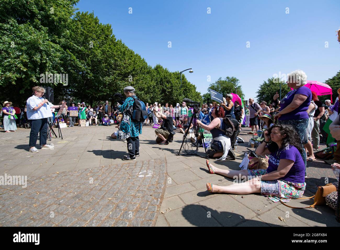 Glasgow, Scozia, Regno Unito. 20 luglio 2021. NELLA FOTO: Le donne non si tengono i rally di Wheesht nell'angolo dei diffusori di Glasgow Green. Quando i rappresentanti eletti non ascoltano le donne, le donne troveranno un modo per essere ascoltate. Oggi si sono riuniti qui per parlare pubblicamente e protestare per la contestazione dei loro diritti da parte del governo scozzese delle nuove proposte di legge per la parità tra donne e uomini dopo Marion Millar, Un ragioniere che lavora per un gruppo femminista critico per il genere in Scozia è stato accusato in relazione a tweet presumibilmente omofobici e transfobici. Credit: Colin D Fisher/Alamy Live News. Foto Stock