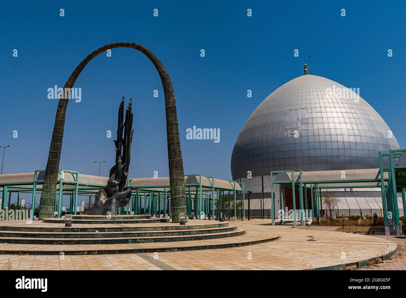 Monumento ai martiri a Chabaish nelle paludi mesopotamiane, l'Ahwar dell'Iraq meridionale, patrimonio dell'umanità dell'UNESCO, Iraq, Medio Oriente Foto Stock