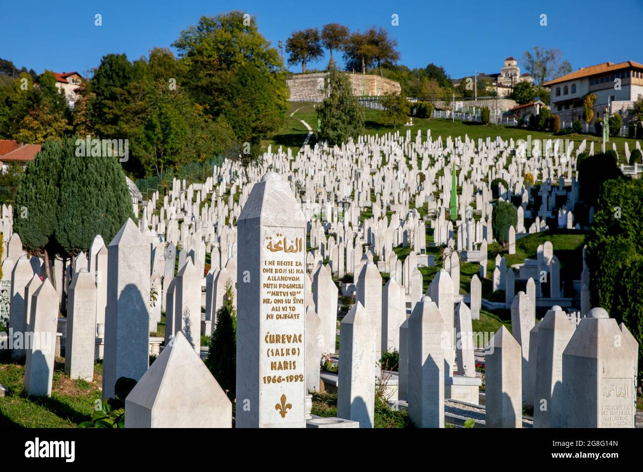 Cimitero commemorativo dei martiri Kovaci, il cimitero principale per i soldati dell'esercito bosniaco, Stari Grad, Sarajevo, Bosnia, Europa Foto Stock