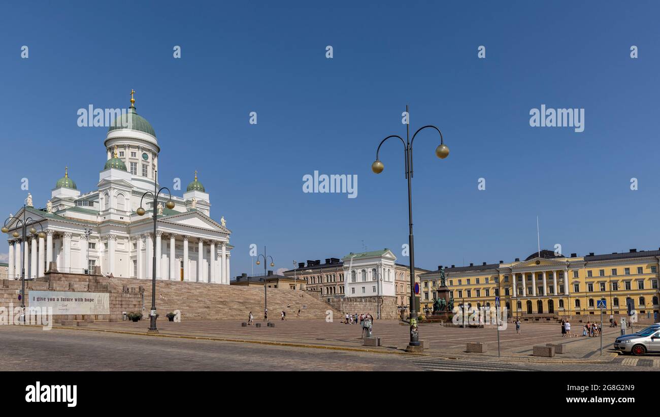 La famosa facciata bianca della Cattedrale di Helsinki è un punto di riferimento internazionale Foto Stock