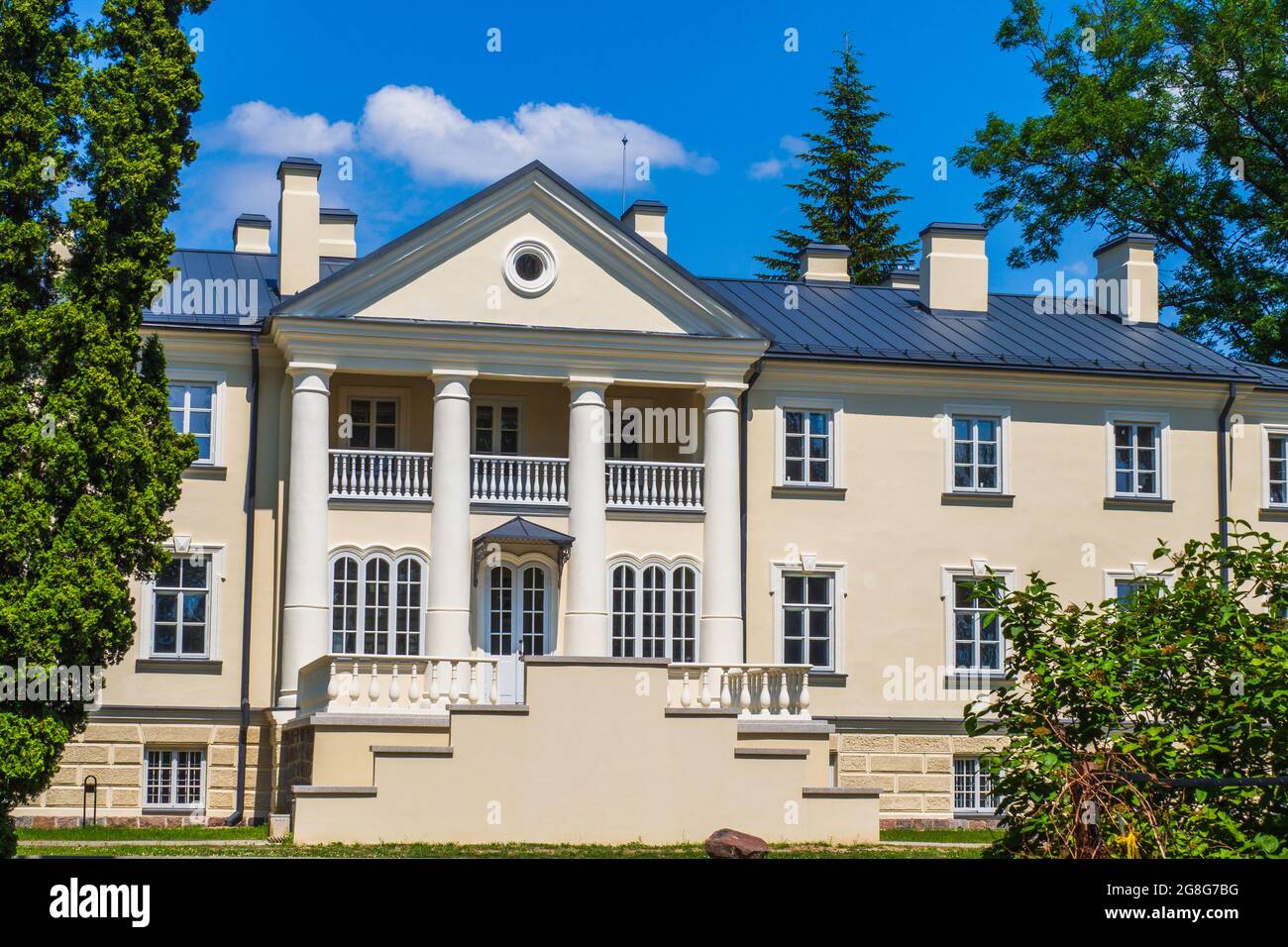 Tradizionale Old Manor House Estate e giardini a Kaunas, Lituania Foto Stock