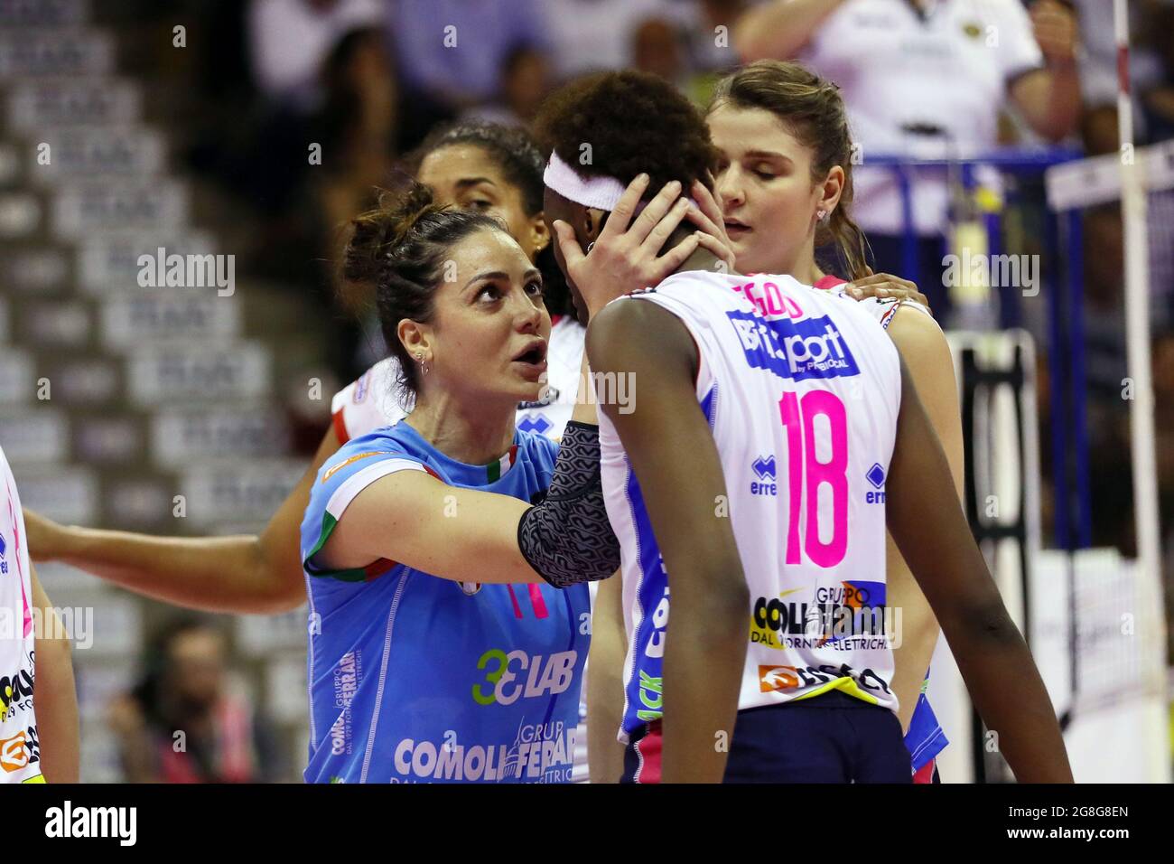 SANSONNA STEFANIA (NOVARA) E EGONU PAOLA (NOVARA)IMOCO VOLLEY CONEGLIANO - IGOR GORGONZOLA NOVARA PALLAVOLO CAMPIONE ITALIANO VOLLEY SERIE A1-F 2017-2018 PLAYOFF FINALE GARA 4 TREVISO 29-04-2018 FOTO FILIPPO RUBIN / LVF Foto Stock