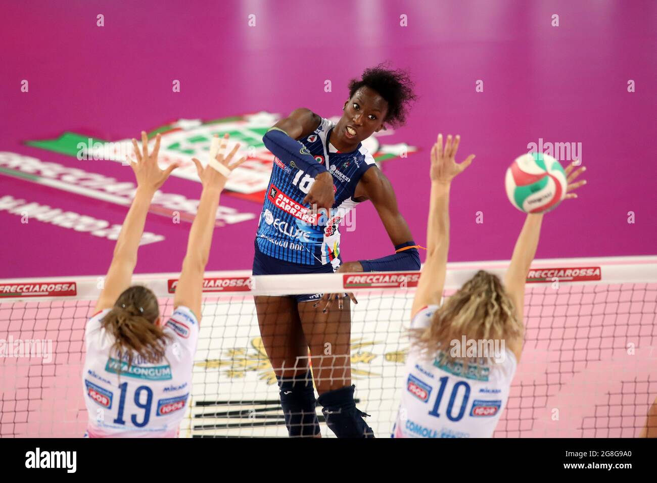 Paola Egonu Team Italia e Imoco Volley Conegliano giocatore di pallavolo di fronte spiker Foto Stock