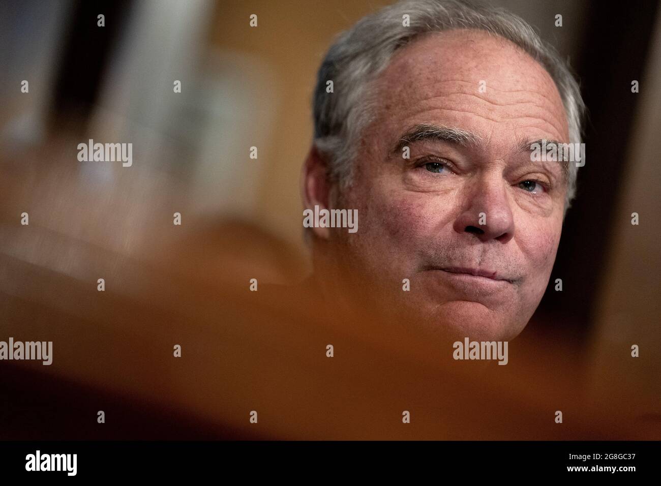 Il senatore Tim Kaine (D-VA) parla durante un'audizione del Comitato per la Salute, l'Educazione, il lavoro e le pensioni del Senato presso il Dirksen Senate Office Building di Washington, DC, USA, martedì 20 luglio, 2021. Foto di Stefani Reynolds/piscina/ABACAPRESS.COM Foto Stock