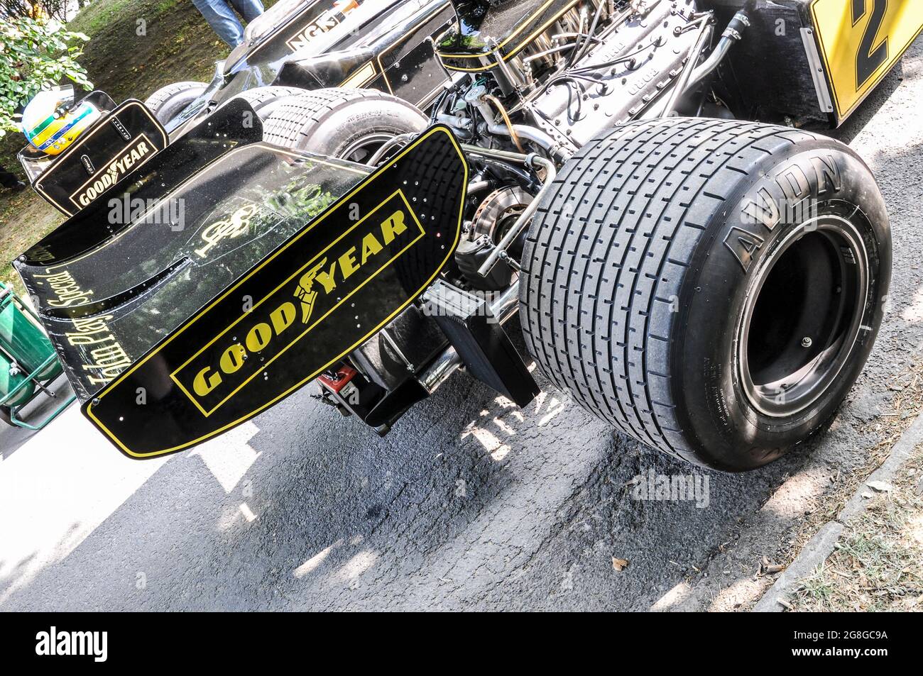 Lotus 72 storica Formula 1, Gran Premio di auto da corsa al Goodwood Festival of Speed evento, Regno Unito. Auto da corsa 1970 F1 di Jacky Ickx. Parafango posteriore e Avon Ty Foto Stock Lotus 72 storica Formula 1, Gran Premio di auto da corsa al Goodwood Festival of Speed evento, Regno Unito. Auto da corsa 1970 F1 di Jacky Ickx. Parafango posteriore e Avon Ty Foto Stock
